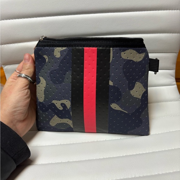 Stylish Camouflage Pouch with Red Stripe - Picture 5 of 5